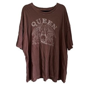 Queen Band Tee